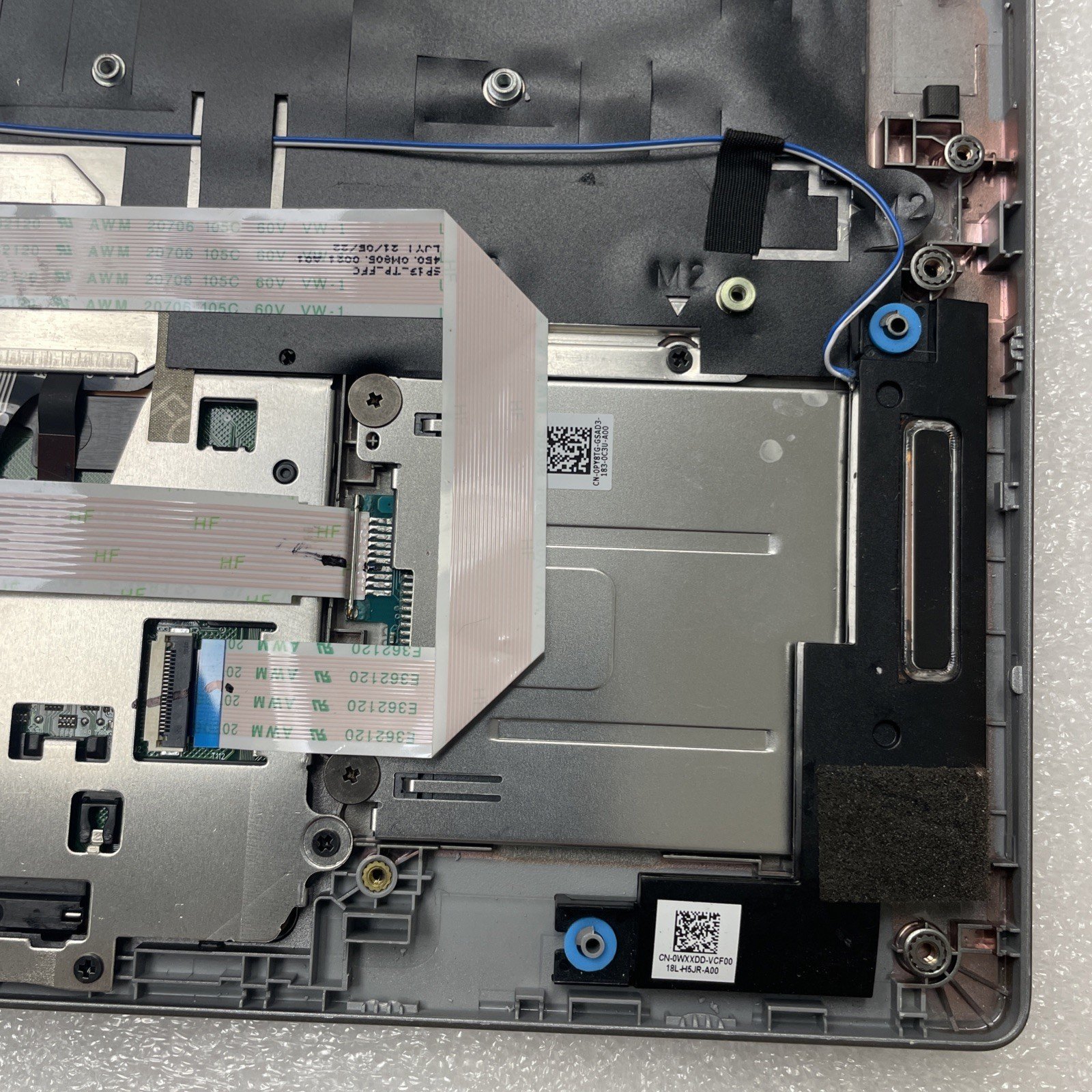 PY8TG DELL Latitude 7300 Palmrest Touchpad US Backlit Keyboard Speaker PY8TG P26 - Image 4