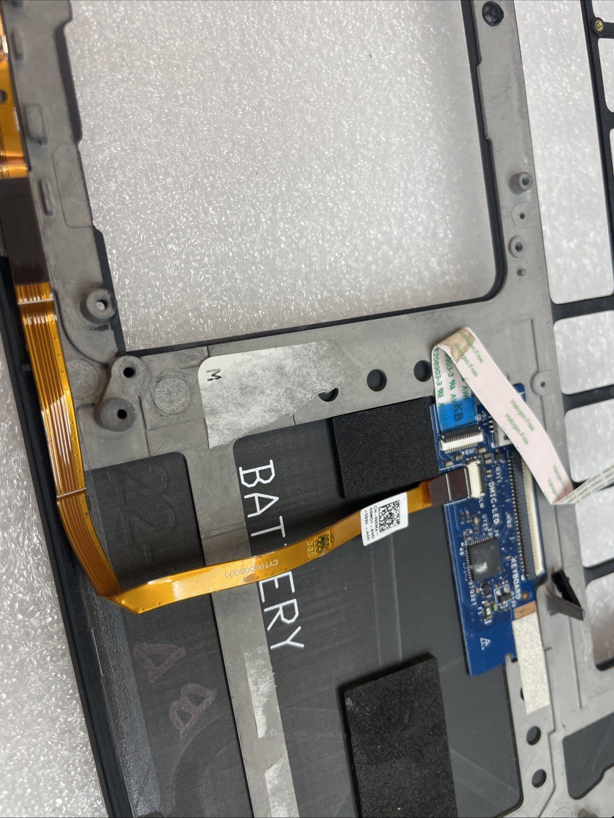 282HT Dell US Palmrest & Keyboard XPS9570-5726SLV-PUS 282HT P11 - Image 4