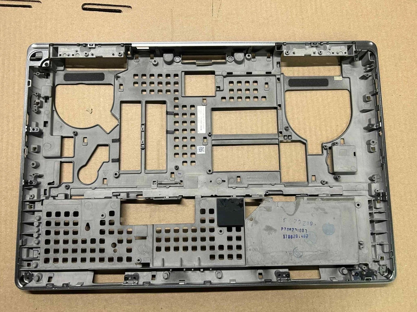 4M07T Dell Precision 17 (7710/7720) Laptop Bottom Base w/USB-C Port 04M07T W13 - Image 3