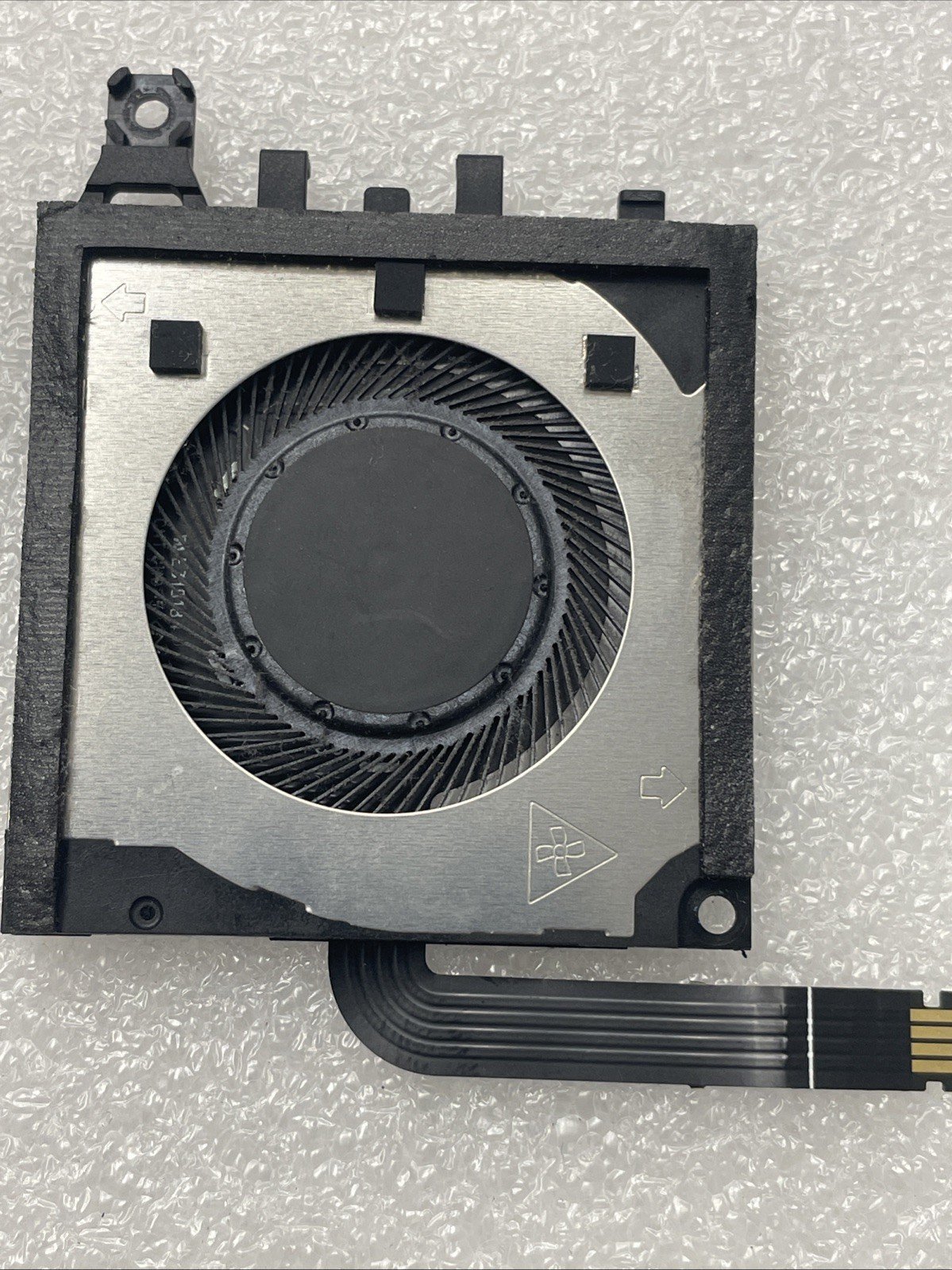 Pair Of Genuine DELL latitude 7320 CPU Right Left Cooling FANS PGV79 DJ2D1 1-w19 - Image 3