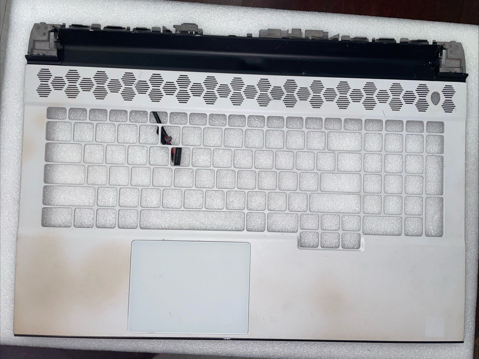 RHK29 Genuine Dell Alienware M17 R2 Palmrest Touchpad 0CH2XF 0RHK29 W20