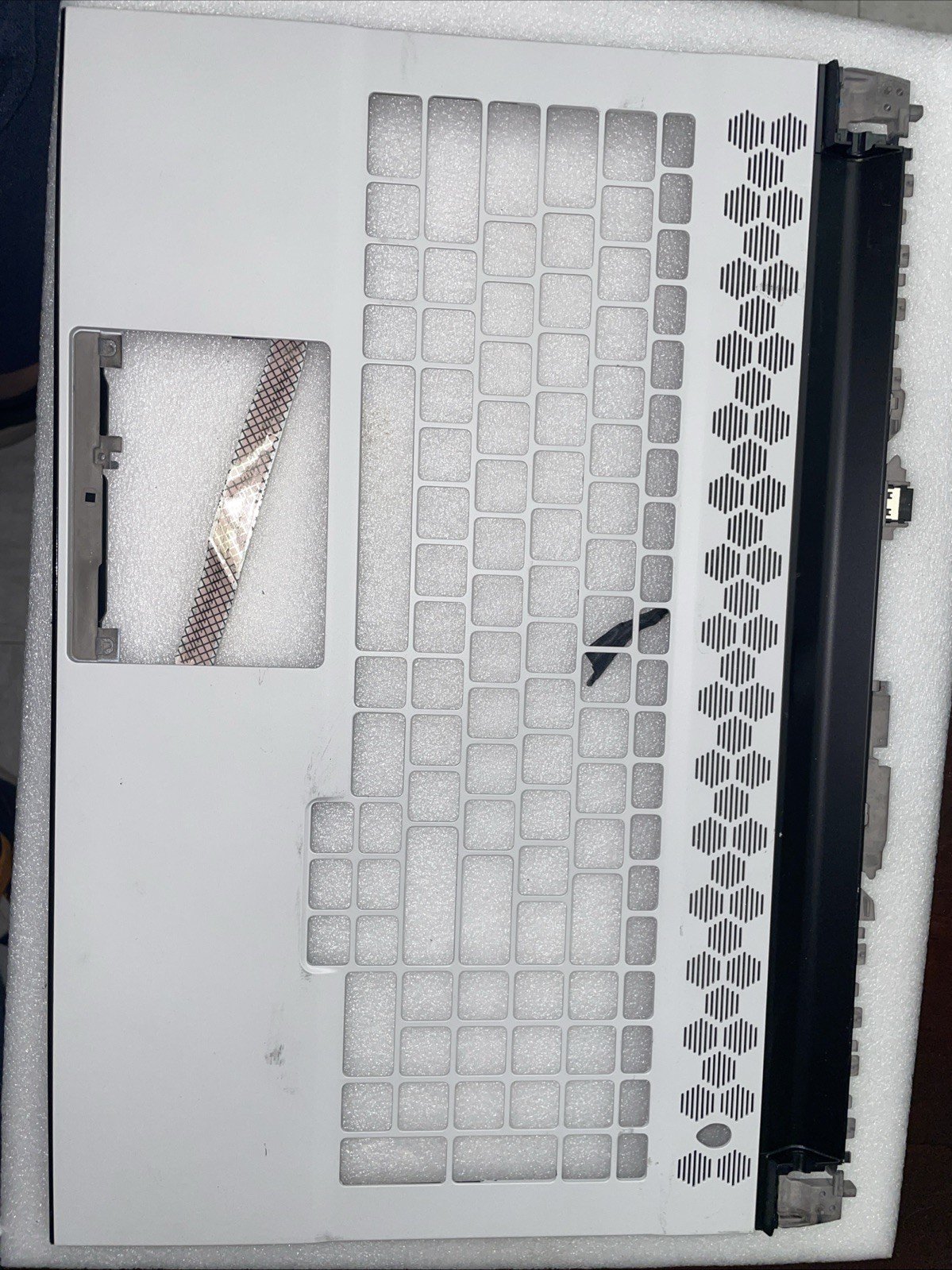 0KP6D Genuine Dell Alienware M17 R3 Laptop Palmrest Touchpad 00KP6D W20