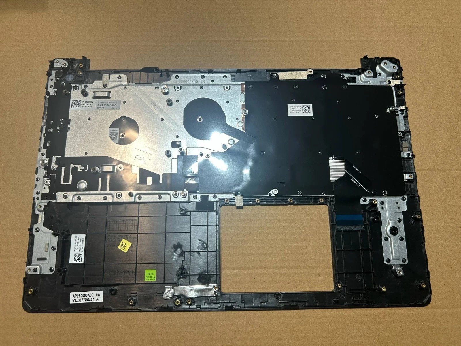 V5YGX Genuine Dell Latitude 3590 Palmrest US Keyboard 0V5YGX W13 - Image 2